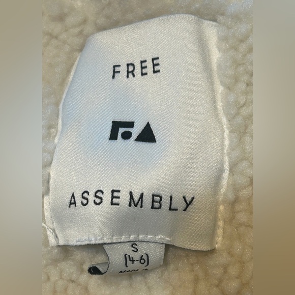 Free Assembly Women's Corduroy Jacket with Faux Shearling Trim size small - Picture 7 of 9